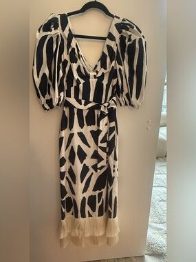 PatBO Black and White Abstract-Print Puff-Sleeve Midi Dress